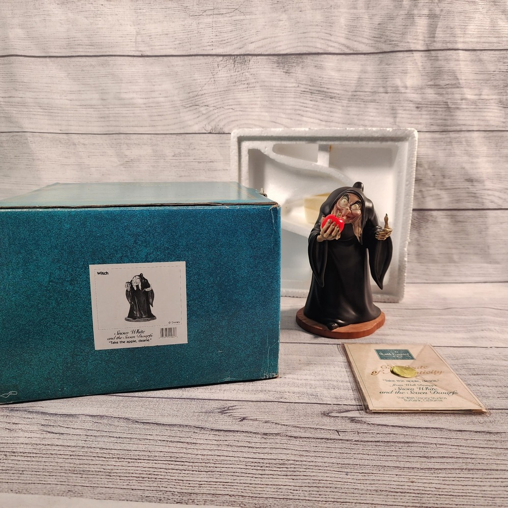 Disney Classics Snow White Witch Take the Apple Dearie Figurine COA Box